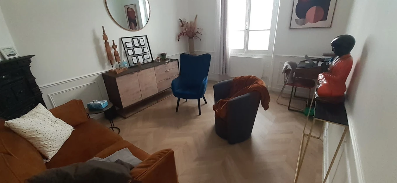 Coin bureau apaisant avec fauteuil